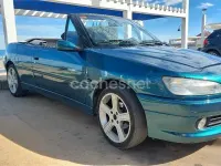 Usado Peugeot 306 Cabriolet 90 CV (66 kW) 1999 Verde Descapotable