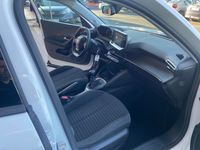 Usado Peugeot 2008 Active 100 CV (73 kW) 2021 Blanco SUV