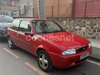 Usado Ford Fiesta 90 CV (66 kW) 1999 Rojo Utilitario