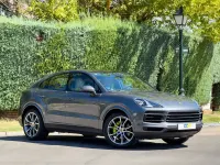 Usado Porsche Cayenne 462 CV (339 kW) 2022 Gris / plata SUV