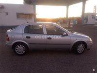 Usado Opel Astra Club 75 CV (55 kW) 2001 Gris / plata Berlina