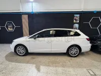 Usado Seat Leon Style 110 CV (80 kW) 2018 Blanco Familiar