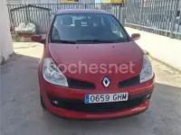 Usado Renault Clio II Authentique 75 CV (55 kW) 2008 Rojo Berlina