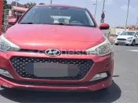 Usado Hyundai i20 84 CV (61 kW) 2016 Rojo Berlina