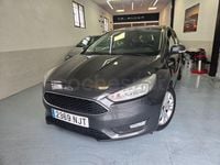 Usado Ford Focus Trend 100 CV (73 kW) 2016 Gris / plata Berlina