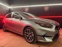 Usado Kia Ceed 120 CV (88 kW) 2024 Gris / plata Utilitario