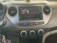 Usado Hyundai i10 66 CV (48 kW) 2019 Gris Utilitario