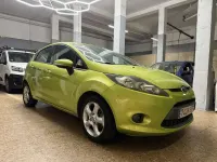 Usado Ford Fiesta Ambiente 68 CV (50 kW) 2008 Verde Utilitario
