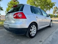 Usado VW Golf IV Highline 115 CV (84 kW) 2005 Gris / plata Berlina
