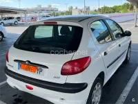Usado Peugeot 206 75 CV (55 kW) 2000 Blanco Berlina