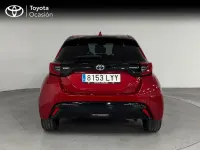 Usado Toyota Yaris Hybrid Plus 116 CV (85 kW) 2022 Rojo emocion Berlina