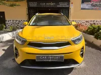 Usado Kia Stonic 84 CV (61 kW) 2022 Amarillo SUV