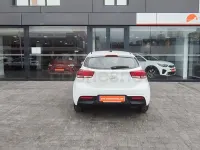 Usado Kia Rio 100 CV (73 kW) 2023 Blanco Berlina
