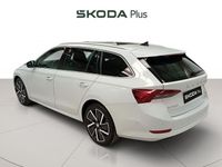 Usado Skoda Octavia Style 150 CV (110 kW) 2021 Blanco Familiar