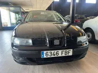 Usado Seat Leon 105 CV (77 kW) 2006 Negro Utilitario