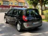 Usado Renault Grand Scénic II Dynamique 130 CV (95 kW) 2007 Gris / plata Monovolumen