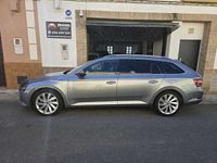 Usado Skoda Superb Style 190 CV (139 kW) 2016 Gris / plata Familiar