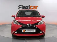 Usado Toyota Aygo X-play 72 CV (52 kW) 2017 Rojo Utilitario