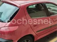 Usado Peugeot 206 75 CV (55 kW) 2003 Rojo Berlina