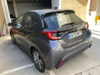 Usado Toyota Yaris Hybrid Active 116 CV (85 kW) 2025 Gris