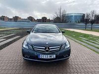 Usado Mercedes E220 170 CV (125 kW) 2011 Gris / plata Coupe