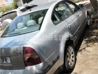 Usado VW Passat Edition 100 CV (73 kW) 2005 Gris / plata Berlina
