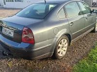Usado VW Passat Highline 130 CV (95 kW) 2003 Gris / plata Berlina