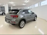 Usado VW T-Roc Life 115 CV (84 kW) 2023 Gris / plata SUV