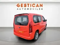 Usado Toyota Proace City Active 131 CV (96 kW) 2024 Rojo Monovolumen