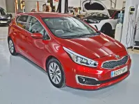 Usado Kia Ceed 100 CV (73 kW) 2018 Rojo Utilitario