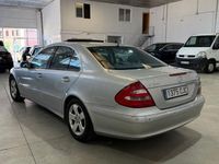 Usado Mercedes E320 Avantgarde 204 CV (150 kW) 2003 Gris / plata Berlina