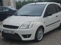 Usado Ford Fiesta 90 CV (66 kW) 2005 Blanco Utilitario