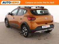 Usado Dacia Sandero Comfort 91 CV (66 kW) 2022 Naranja Berlina