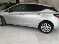 Usado Opel Astra Excellence 110 CV (80 kW) 2016 Gris / plata Berlina