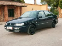 Usado VW Passat 90 CV (66 kW) 1994 Verde Berlina