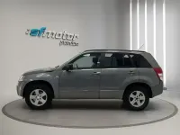Usado Suzuki Grand Vitara 130 CV (95 kW) 2007 Gris metalizado SUV