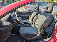 Usado Peugeot 206 CC 110 CV (80 kW) 2004 Granate Descapotable