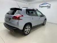 Usado Peugeot 2008 Style 100 CV (73 kW) 2017 Gris / plata SUV