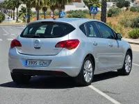 Usado Opel Astra Cosmo 110 CV (80 kW) 2011 Gris / plata Berlina