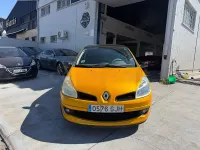 Usado Renault Clio II 85 CV (62 kW) 2009 Amarillo Berlina