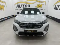 Usado Peugeot 2008 Allure 100 CV (73 kW) 2023 Gris / plata SUV