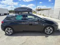 Usado Opel Astra Dynamic 125 CV (91 kW) 2018 Negro Berlina
