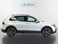 Usado VW Tiguan Life 123 CV (90 kW) 2023 Gris / plata SUV