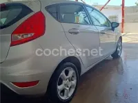 Usado Ford Fiesta Trend 90 CV (66 kW) 2008 Gris / plata Utilitario