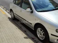 Usado Seat Leon 90 CV (66 kW) 2002 Gris / plata Utilitario