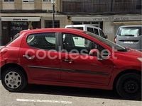 Usado Peugeot 207 75 CV (55 kW) 2007 Rojo Berlina