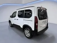 Usado Peugeot Rifter Allure 100 CV (73 kW) 2025 Blanco Monovolumen