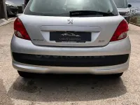 Usado Peugeot 207 Active 70 CV (51 kW) 2012 Gris / plata Berlina