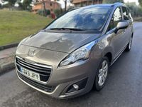 Usado Peugeot 5008 Allure 120 CV (88 kW) 2016 Beige Monovolumen