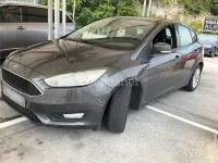 Usado Ford Focus Trend 95 CV (69 kW) 2015 Gris / plata Berlina